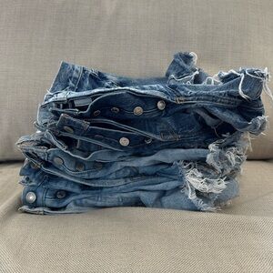 7 pairs Levi’s 501 denim shorts - size 27